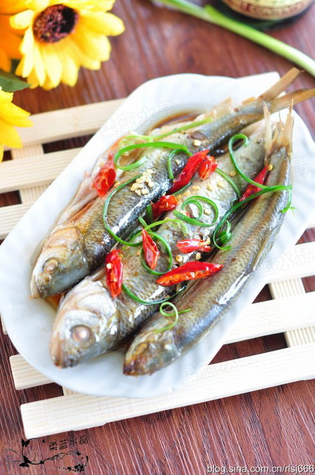 <a href=/shicai/diaoweipin/CongYou/index.html target=_blank><u>葱油</u></a>华子鱼