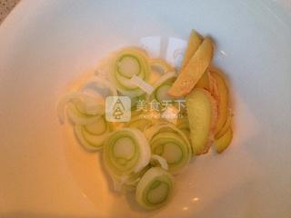 <a href=/shicai/shucai/TuDou/index.html target=_blank><u>土豆</u></a>炖鸡块