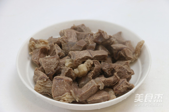 <a href=/shicai/shucai/HuLuoBo/index.html target=_blank><u>胡<a href=/shicai/shucai/LuoBo/index.html target=_blank><u>萝卜</u></a></u></a><a href=/shicai/shucai/TuDou/index.html target=_blank><u>土豆</u></a>炖<a href=/shicai/rouqin/NiuRou/index.html target=_blank><u>牛肉</u></a>的做法