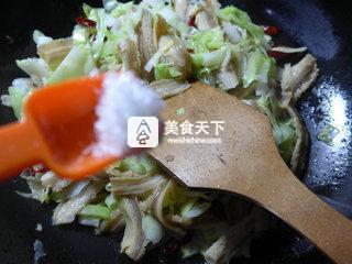 <a href=/shicai/rouqin/NiuDu/index.html target=_blank><u>牛肚</u></a>炒圆<a href=/shicai/shucai/BaiCai/index.html target=_blank><u>白菜</u></a>