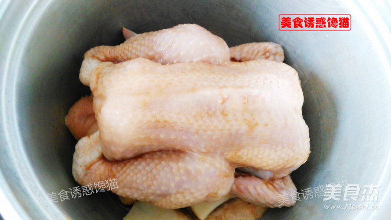 糖<a href=/shicai/diaoweipin/Cu/index.html target=_blank><u>醋</u></a>盐焗鸡的做法