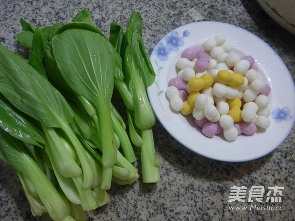 菜芯炒三色<a href=/shicai/mimian/NianGao/index.html target=_blank><u>年糕</u></a>果的做法