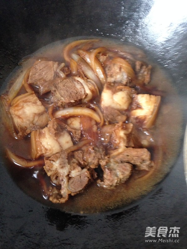 <a href=/shicai/shucai/QingSuan/index.html target=_blank><u>青蒜</u></a>烧<a href=/shicai/rouqin/YangRou/index.html target=_blank><u>羊肉</u></a>的做法