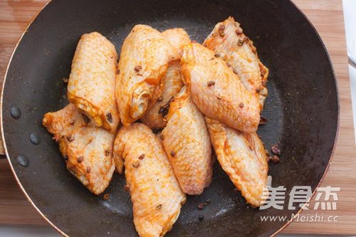 #苏泊尔#盐焗<a href=/shicai/rouqin/JiChi/index.html target=_blank><u>鸡翅</u></a>的做法