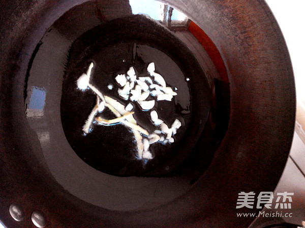 油焖<a href=/shicai/shuichanpin/YuWan/index.html target=_blank><u>鱼丸</u></a>的做法