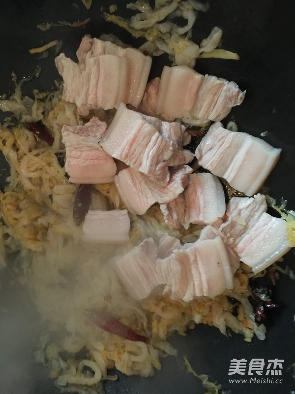 酸菜汆白肉的做法