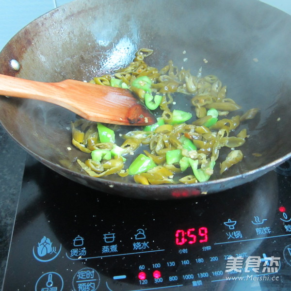 酸辣河虾的做法