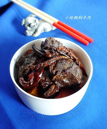 小炖锅焖<a href=/shicai/rouqin/YangRou/index.html target=_blank><u>羊肉</u></a>的做法