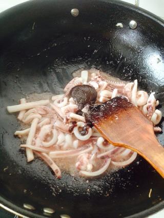 京酱<a href=/shicai/shuichanpin/YouYu/index.html target=_blank><u>鱿鱼</u></a>丝