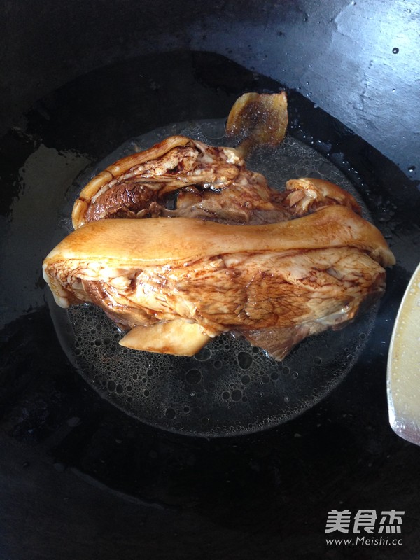 红烧<a href=/shicai/rouqin/ZhuZhou/index.html target=_blank><u>猪肘</u></a>的做法