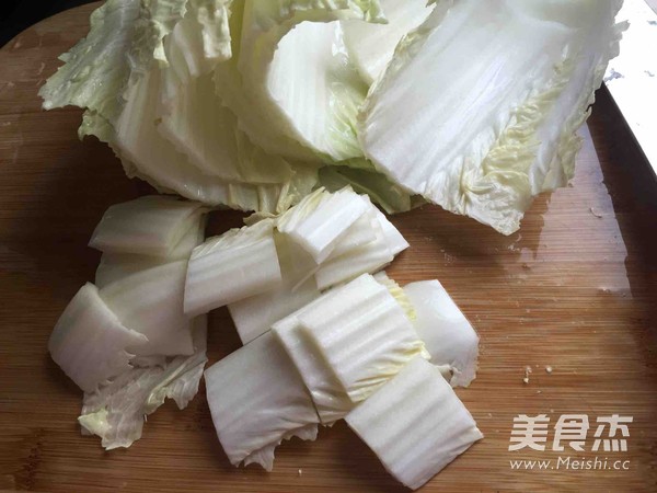 糖<a href=/shicai/diaoweipin/Cu/index.html target=_blank><u>醋</u></a>面筋<a href=/shicai/shucai/BaiCai/index.html target=_blank><u>白菜</u></a>的做法