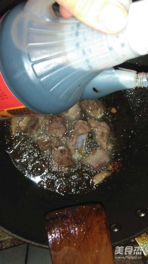 <a href=/shicai/rouqin/PaiGu/index.html target=_blank><u>排骨</u></a>烧<a href=/shicai/shucai/HuLuoBo/index.html target=_blank><u>胡<a href=/shicai/shucai/LuoBo/index.html target=_blank><u>萝卜</u></a></u></a>的做法