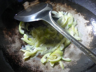 开洋雷笋烧<a href=/shicai/mimian/DouFu/index.html target=_blank><u>豆腐</u></a>