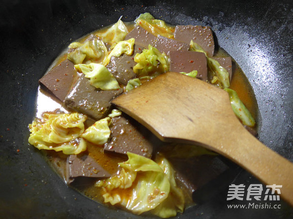 圆<a href=/shicai/shucai/BaiCai/index.html target=_blank><u>白菜</u></a>煮鸭<a href=/shicai/rouqin/Xue/index.html target=_blank><u>血</u></a>的做法