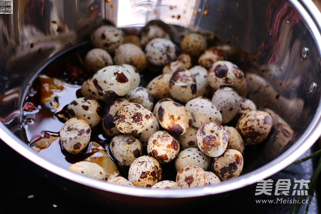 五香<a href=/shicai/rouqin/AnChunDan/index.html target=_blank><u><a href=/shicai/rouqin/AnChun/index.html target=_blank><u>鹌鹑</u></a>蛋</u></a>的做法