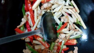 <a href=/shicai/rouqin/WuHuaRou/index.html target=_blank><u>五花肉</u></a>炒苦笋