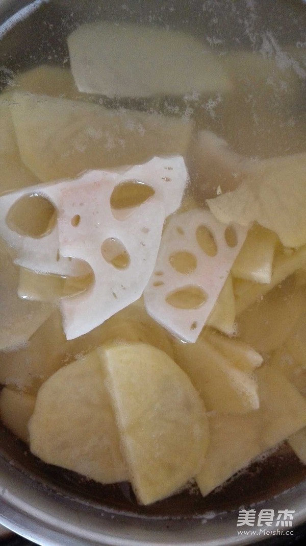 酱<a href=/shicai/mimian/XiangGan/index.html target=_blank><u>香干</u></a>锅的做法