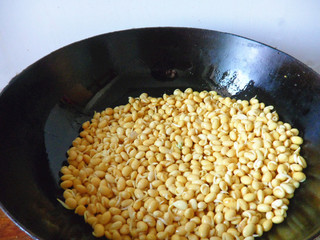 干煸<a href=/shicai/mimian/HuangDou/index.html target=_blank><u>黄豆</u></a>芽