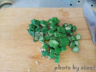 <a href=/shicai/shucai/QiuKui/index.html target=_blank><u>秋葵</u></a><a href=/shicai/rouqin/ZhengJi/index.html target=_blank><u>鸡肉</u></a>沙拉