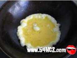 <a href=/shicai/shucai/QingJiao/index.html target=_blank><u>青椒</u></a>炒<a href=/shicai/rouqin/JiDan/index.html target=_blank><u>鸡蛋</u></a>3