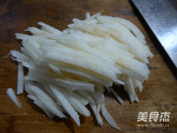 <a href=/shicai/shucai/GuiHua/index.html target=_blank><u>桂花</u></a>京糕<a href=/shicai/guopin/Li/index.html target=_blank><u>梨</u></a>丝的做法