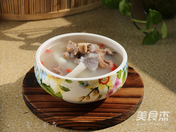 <a href=/shicai/rouqin/NiuGu/index.html target=_blank><u>牛骨</u></a>炖<a href=/shicai/shucai/ShanYao/index.html target=_blank><u>山药</u></a>的做法