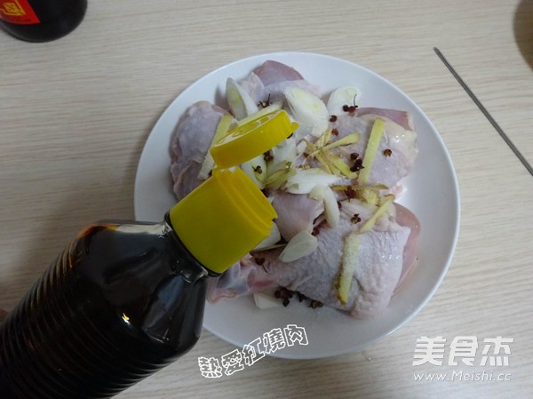 脆皮炸<a href=/shicai/rouqin/JiTui/index.html target=_blank><u>鸡腿</u></a>的做法