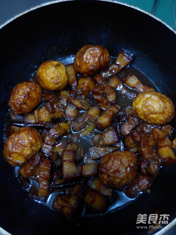 红烧肉虎<a href=/shicai/rouqin/PiDan/index.html target=_blank><u>皮蛋</u></a>的做法