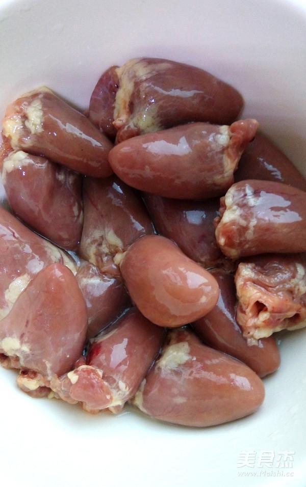 素炒<a href=/shicai/rouqin/JiXin/index.html target=_blank><u>鸡心</u></a>片的做法