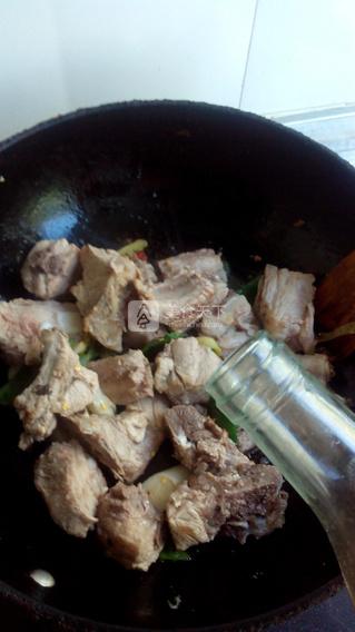 红烧<a href=/shicai/rouqin/PaiGu/index.html target=_blank><u>排骨</u></a>