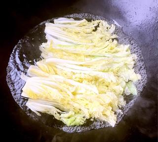 上汤<a href=/shicai/rouqin/PiDan/index.html target=_blank><u>皮蛋</u></a><a href=/shicai/shucai/WaWaCai/index.html target=_blank><u>娃娃菜</u></a>