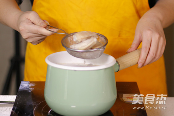 可乐<a href=/shicai/rouqin/JiChi/index.html target=_blank><u>鸡翅</u></a>的做法