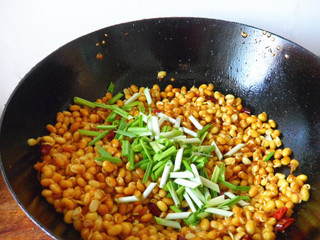 干煸<a href=/shicai/mimian/HuangDou/index.html target=_blank><u>黄豆</u></a>芽