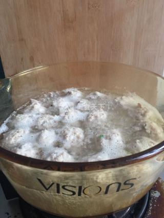 手打<a href=/shicai/shucai/XiangGu/index.html target=_blank><u>香菇</u></a>小肉丸