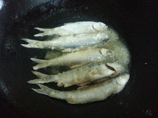 香煎小河鱼