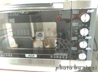 香烤<a href=/shicai/rouqin/ZhuTi/index.html target=_blank><u>猪蹄</u></a>