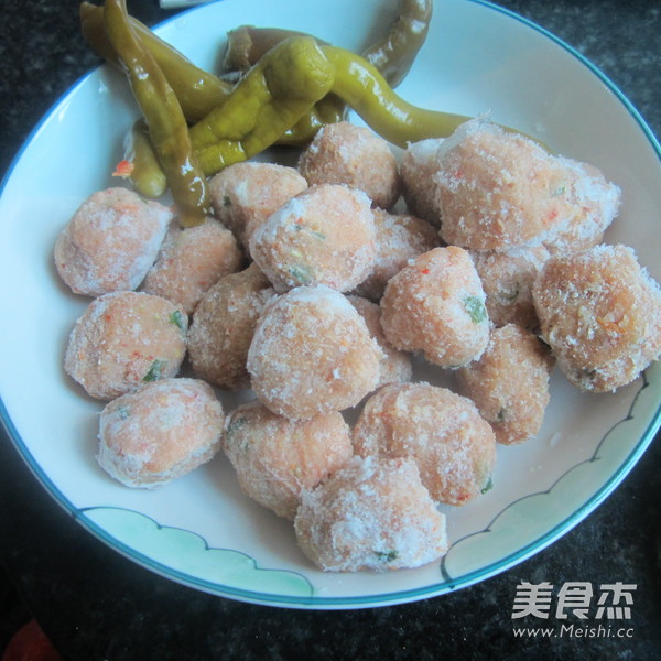 酸<a href=/shicai/shucai/LaJiao/index.html target=_blank><u>辣椒</u></a>蒸肉丸的做法