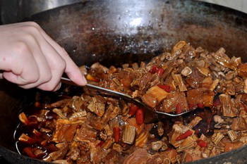 金笋火锅牦<a href=/shicai/rouqin/NiuNan/index.html target=_blank><u>牛腩</u></a>步骤13