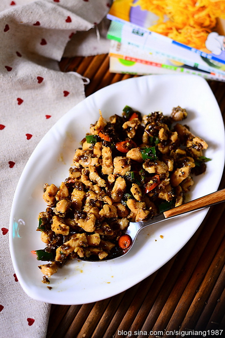 <a href=/shicai/shucai/YaCai/index.html target=_blank><u>芽菜</u></a>碎米鸡的做法