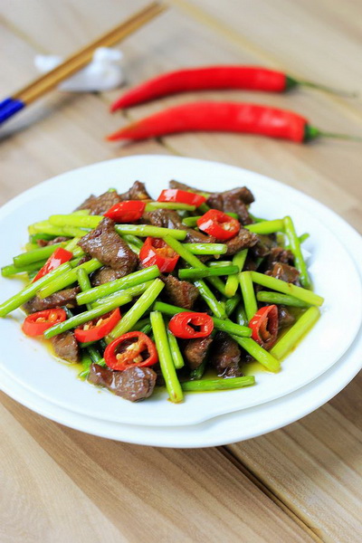 <a href=/shicai/shucai/SuanTai/index.html target=_blank><u>蒜薹</u></a>牛柳的做法