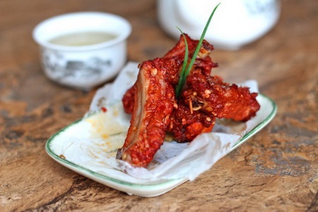 香辣吮指<a href=/shicai/rouqin/PaiGu/index.html target=_blank><u>排骨</u></a>