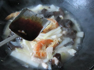 鲜美的家常火锅<a href=/shicai/mimian/NianGao/index.html target=_blank><u>年糕</u></a>