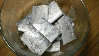 煎<a href=/shicai/shuichanpin/DaiYu/index.html target=_blank><u>带鱼</u></a>