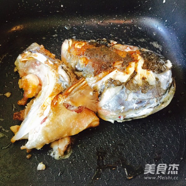 川弓天麻炖<a href=/shicai/shuichanpin/YuYuTou/index.html target=_blank><u>鱼头</u></a>的做法