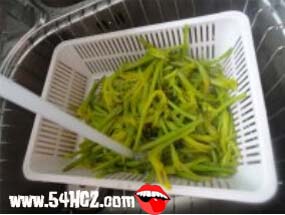 新鲜<a href=/shicai/shucai/HuangHuaCai/index.html target=_blank><u>黄<a href=/shicai/shucai/HuaCai/index.html target=_blank><u>花菜</u></a></u></a>的做法3