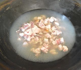 <a href=/shicai/shucai/ZiSu/index.html target=_blank><u>紫苏</u></a>蒸猪手