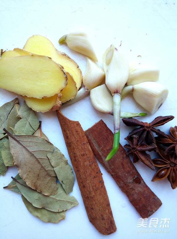 红火酱大骨的做法