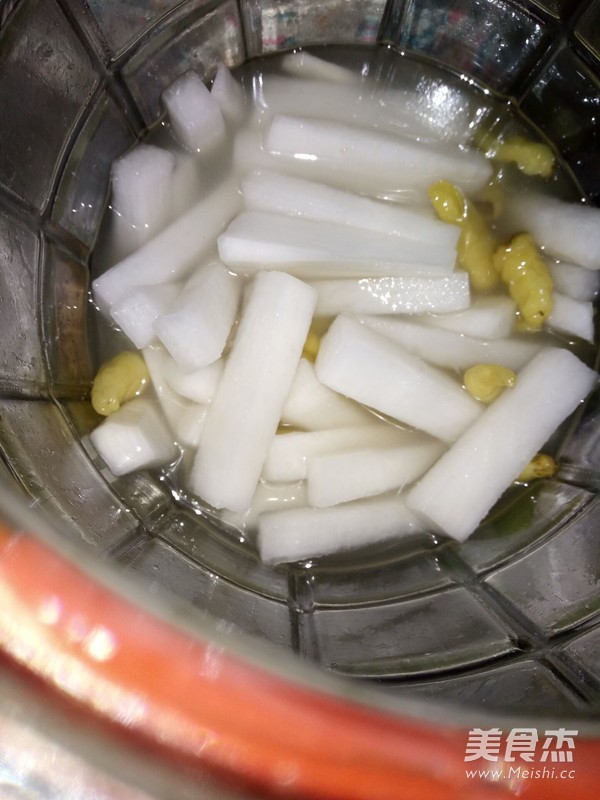 泡<a href=/shicai/shucai/LuoBo/index.html target=_blank><u>萝卜</u></a>(两吃)的做法