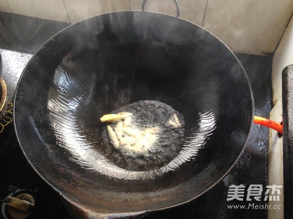 <a href=/shicai/shucai/BanLi/index.html target=_blank><u>板栗</u></a>烧鸡的做法