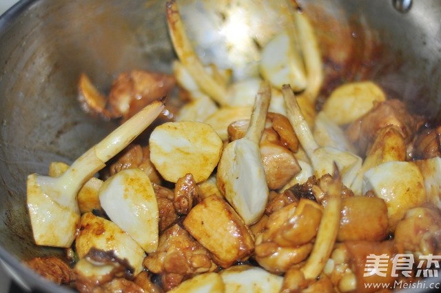 慈姑烧鸡的做法